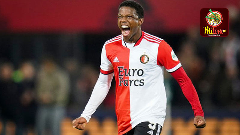 Anh gia nhập câu lạc bộ Feyenoord ngày 2 tháng 12 năm 2015